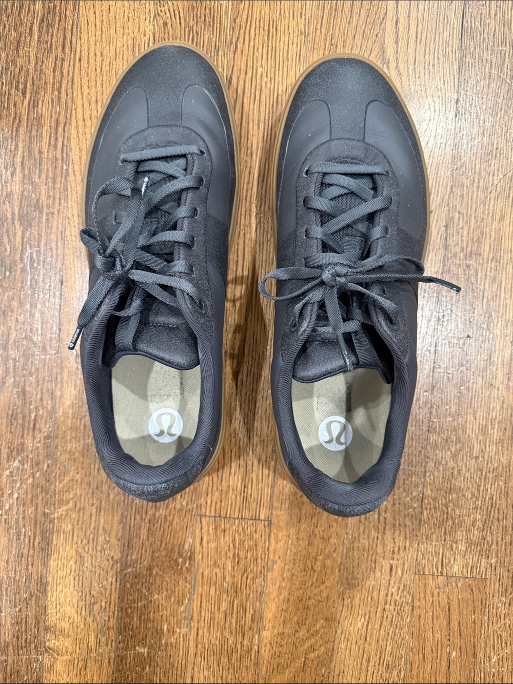 lululemon athletica Men's grey Low-Top Lace-Up Sneakers with Gum Sole